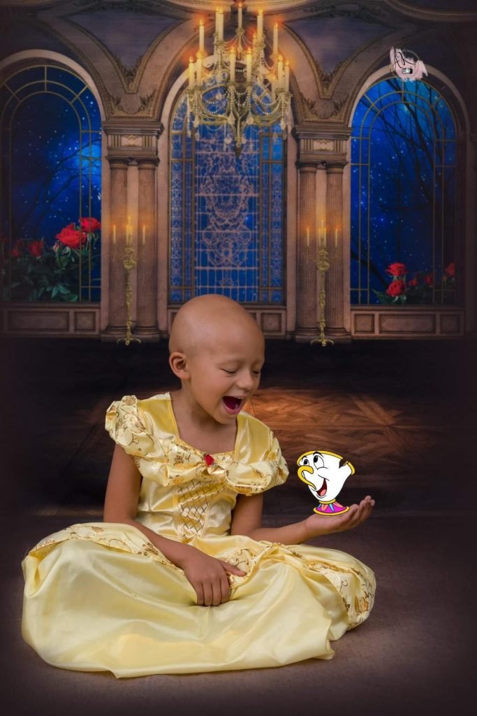 Fotógrafa transforma menina com câncer avançado em princesas da Disney