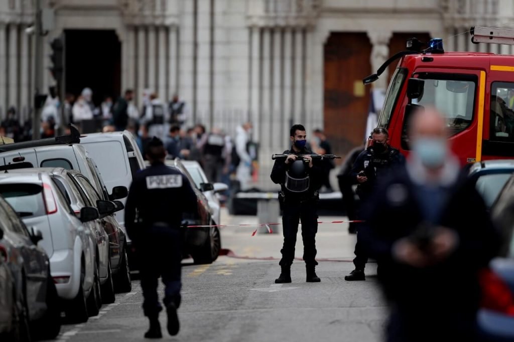 Atentado a faca deixa mortos e feridos em Nice, na França