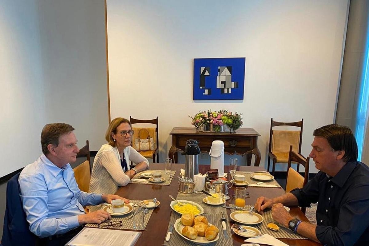 Bolsonaro recebe Marcelo Crivella no Alvorada e grava ...