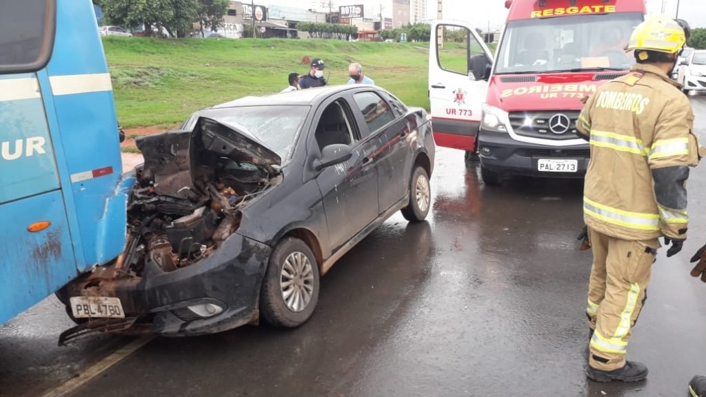 Acidente Entre Carro E ônibus Deixa Motorista Ferido Na Br 060 Metrópoles