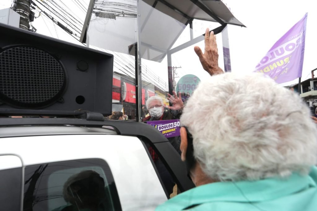 Guilherme Boulos e a vice Luiza Erundina, participam de uma carreata na zona sul de São Paulo