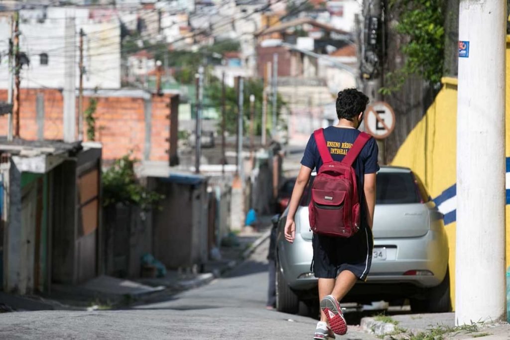Retorno das aulas do ensino médio no estado de São Paulo. Escola Estadual Professor Milton da Silva Rodrigues, no bairro Freguesia do Ó