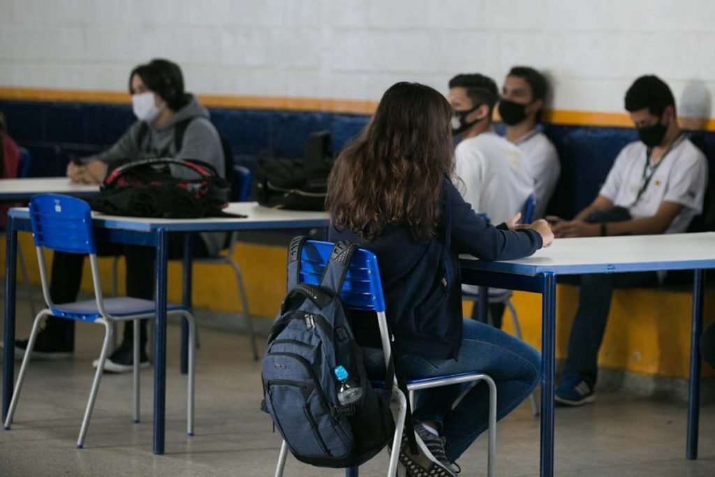 Retorno das aulas do ensino médio no estado de São Paulo. Escola Estadual Professor Milton da Silva Rodrigues, no bairro Freguesia do Ó