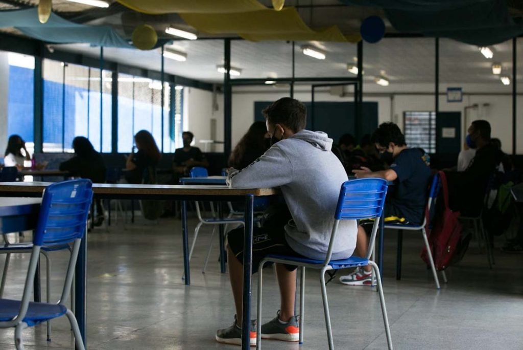 Retorno das aulas do ensino médio no estado de São Paulo. Escola Estadual Professor Milton da Silva Rodrigues, no bairro Freguesia do Ó