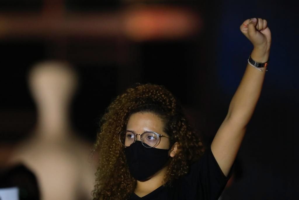 Manifestantes foram para a frente do STF um ato contra a cultura do estupro no país