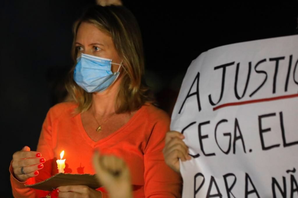 Manifestantes foram para a frente do STF um ato contra a cultura do estupro no país
