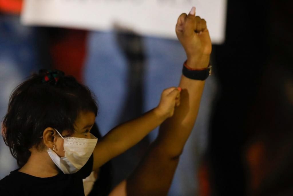 Manifestantes foram para a frente do STF um ato contra a cultura do estupro no país