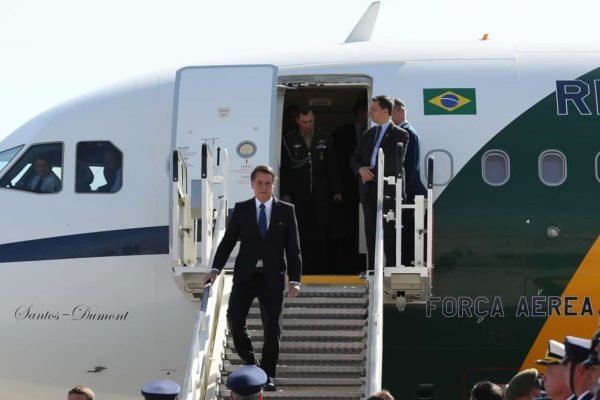Jair Bolsonaro no avião presidencial da FAB - Metrópoles