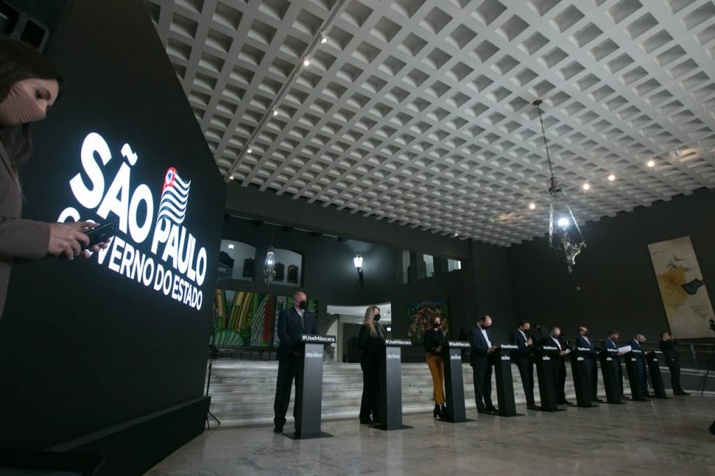 Coletiva de imprensa no Palácio dos Bandeirantes. O governador João Doria faz os informes da semana ao lado de secretários.