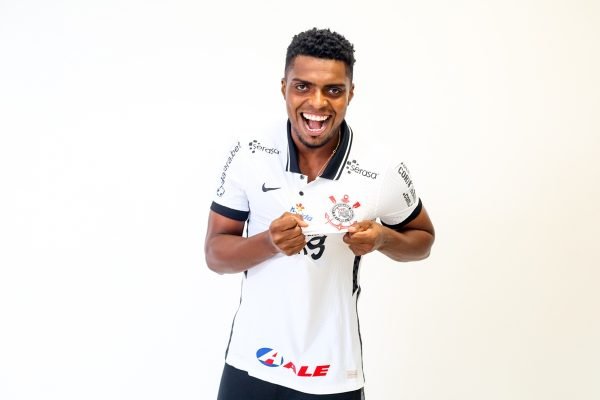 Jemerson com a camisa do Corinthians
