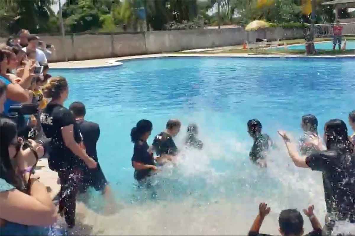 Bolsonaro e Michelle comemoram aniversário da filha Laura no Alvorada