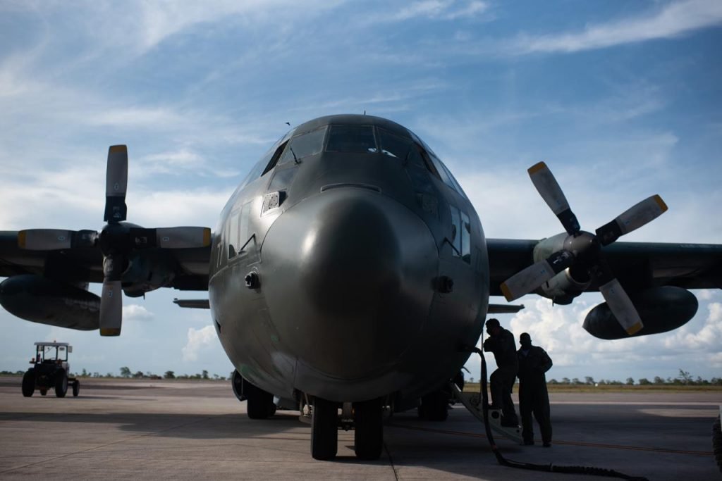 Primeira Aeronave da Força Aérea Brasileira chega em apoio ao restabelecimento de energia no Macapá, trazendo equipamentos para o gerador de energia