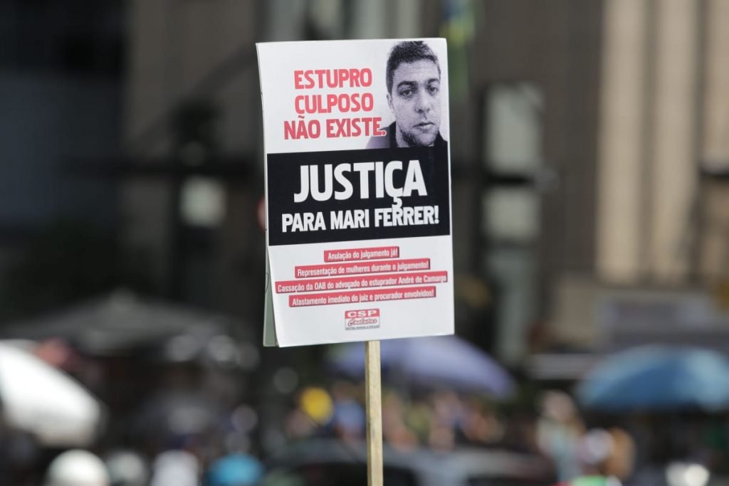 Manifestação na Avenida Paulista por Mari Ferrer