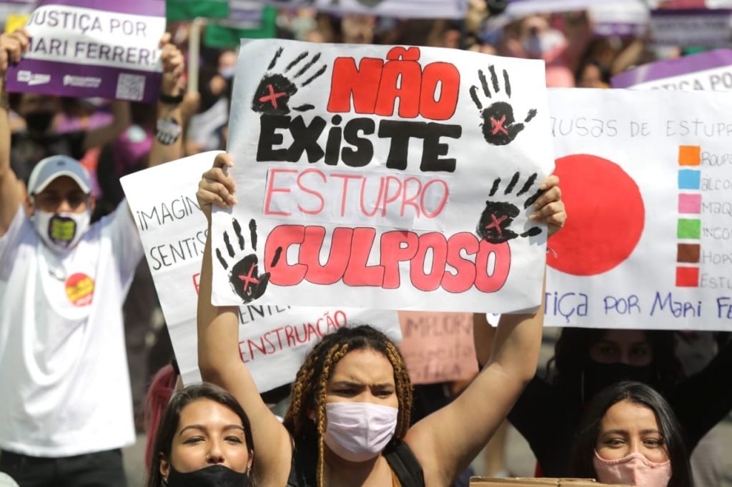 Manifestação na Avenida Paulista por Mari Ferrer