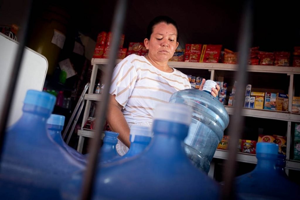 Crise no abastecimento faz preço do galão de água mais que dobrar no Amapá