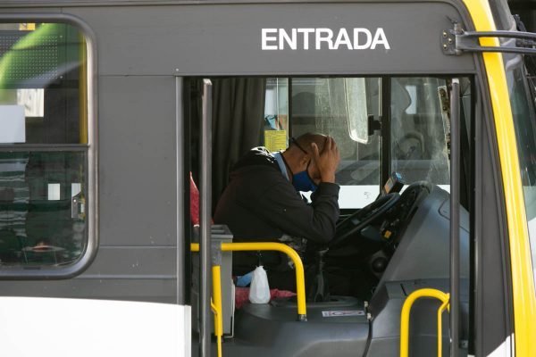 Pandemia expõe ao perigo trabalhadores do transporte público