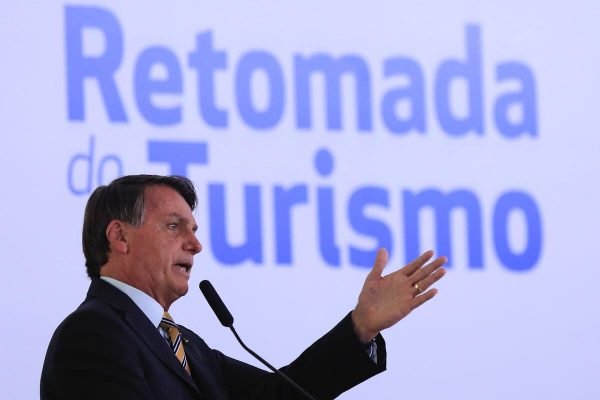 Jair Bolsonaro durante evento de retomada do turismo