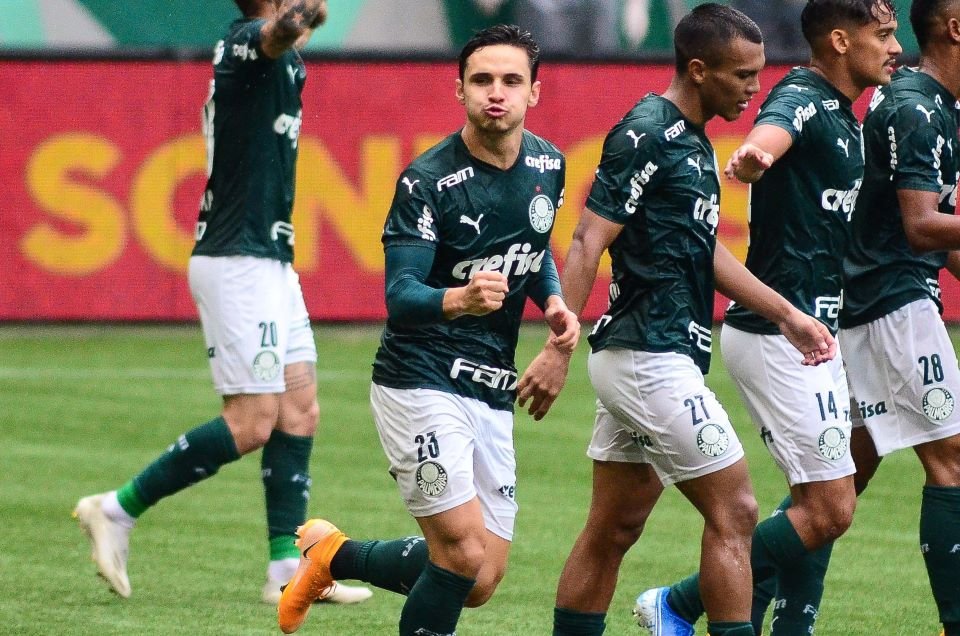 Corinthians vence Palmeiras no jogo de ida e abre vantagem na