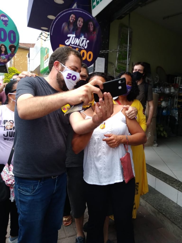Guilherme Boulos em campanha no Campo Limpo