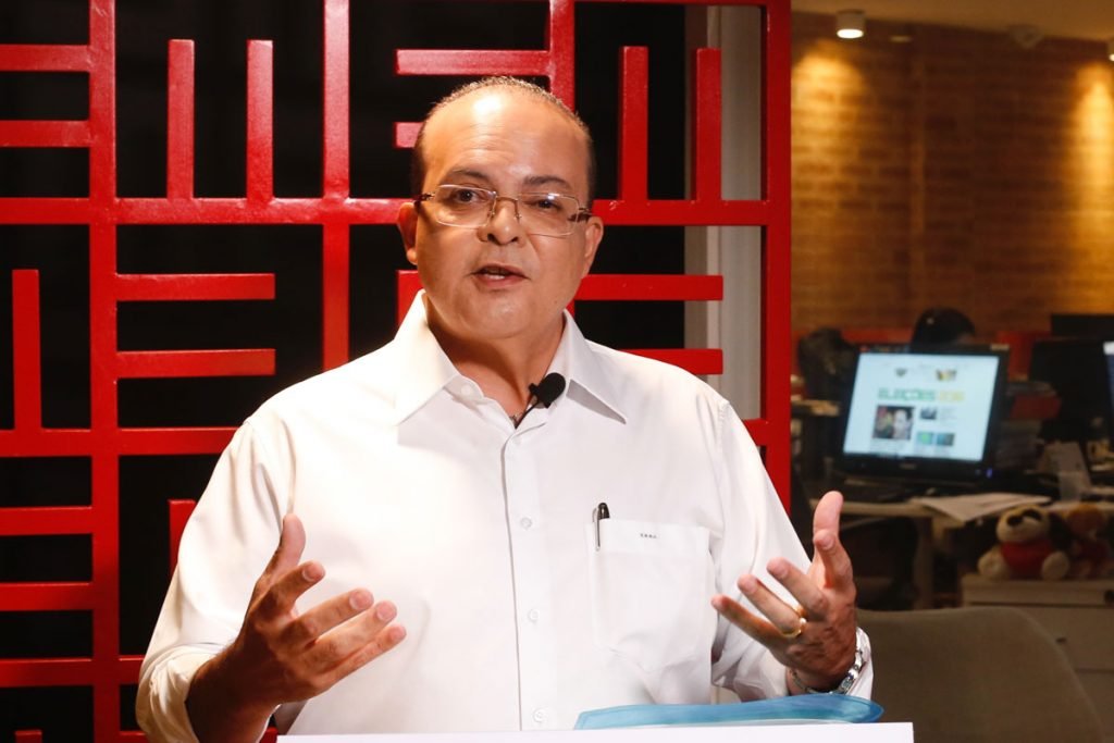 Governador Ibaneis Rocha concede entrevista para o portal Metrópoles