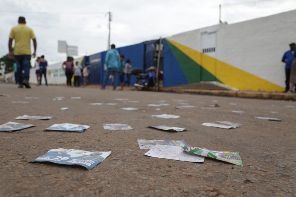santinhos sujeiras nas Eleições 2020, cidade de Novo Gama 11