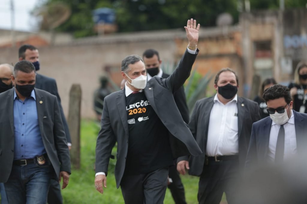 Presidente TSE Roberto Barroso visita as demonstrações de novas tecnologias para o voto do projeto Eleições do Futuro