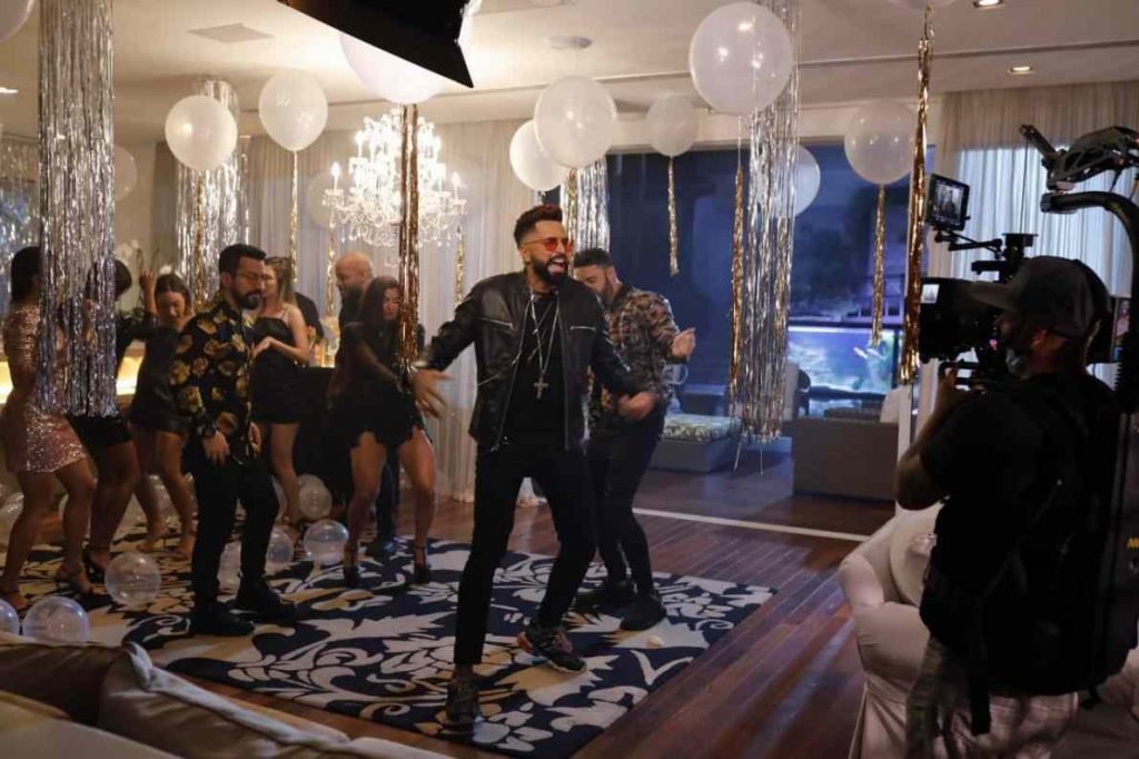 Latino Clipe
