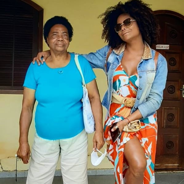 adriana bombom mãe ernestina