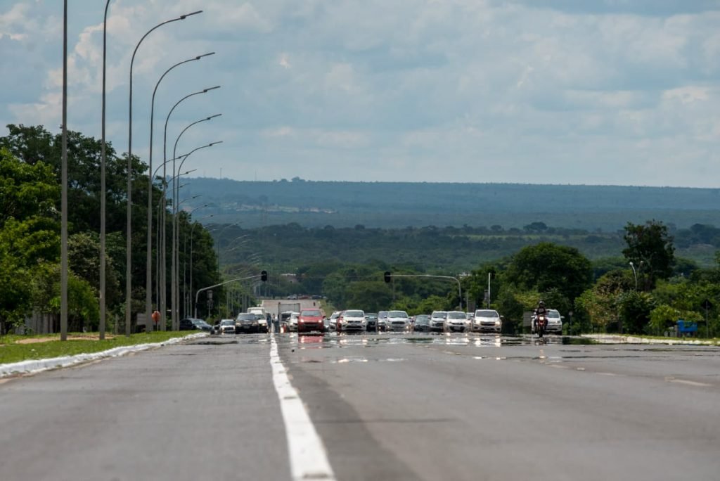faixa exclusiva onibus eixo monumental brasilia df 9