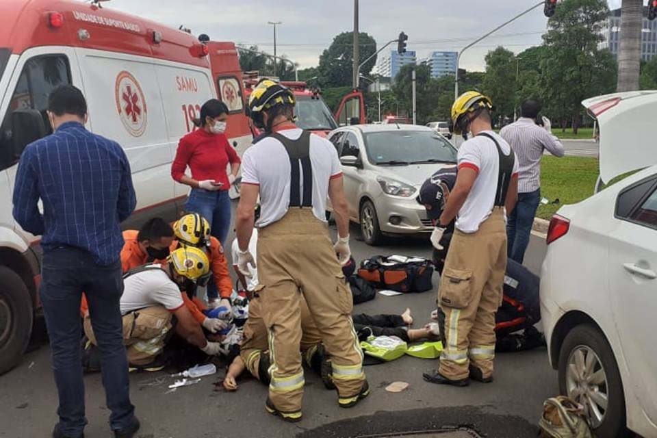 Mulher é atropelada e morta ao descer de ônibus e atravessar a L Norte Metrópoles