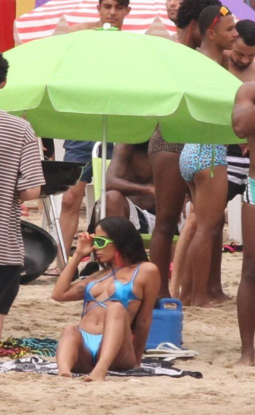 Anitta Piscinão de Ramos