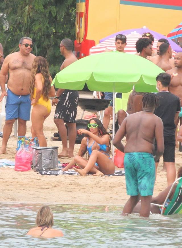 Anitta Piscinão de Ramos