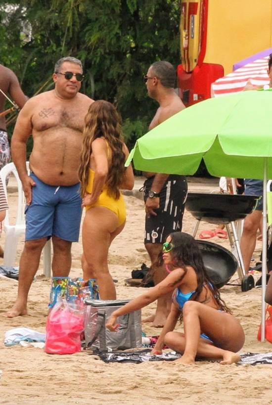 Anitta Piscinão de Ramos