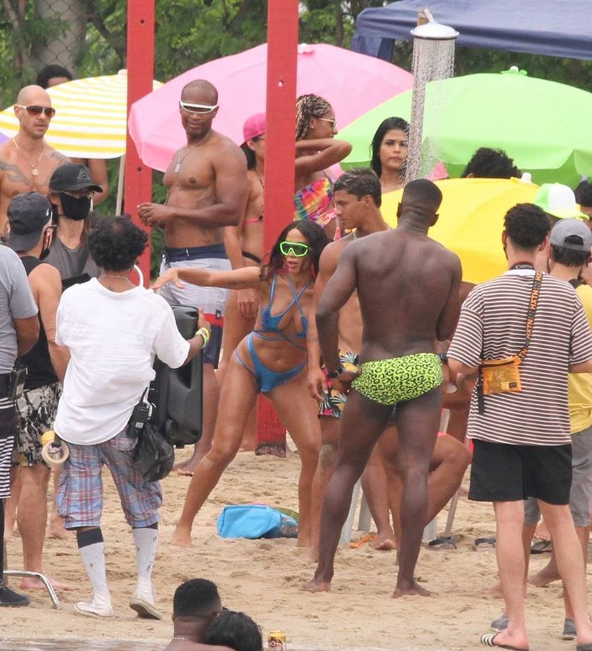 Anitta Piscinão de Ramos