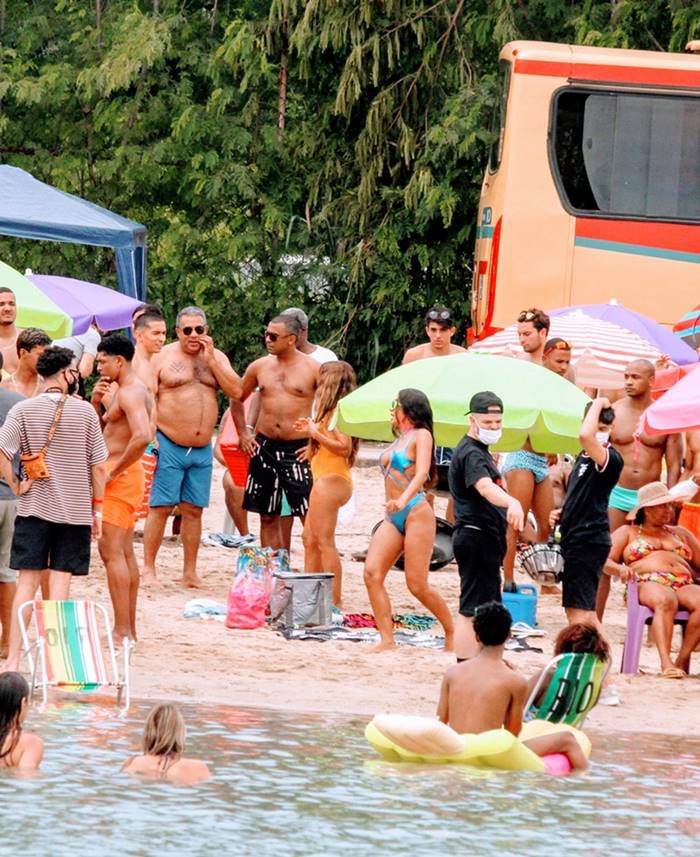 Anitta Piscinão de Ramos