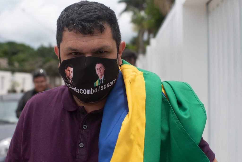 logueiro bolsonarista Oswaldo Eustáquio, após a determinação de prisão domiciliar e tornozeleira eletrônica