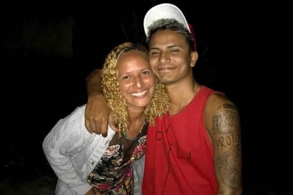 Paulo Henrique da Silva Faria, de 23 anos, ainda não consegue acreditar que matou a mãe, Paula Valéria Foto: