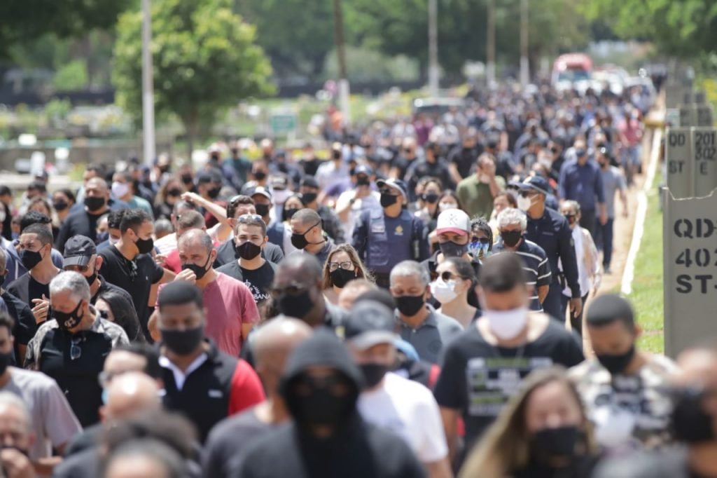 Velório do policial militar Walisson Holanda, no cemitério Campo da esperança de Taguatinga 10