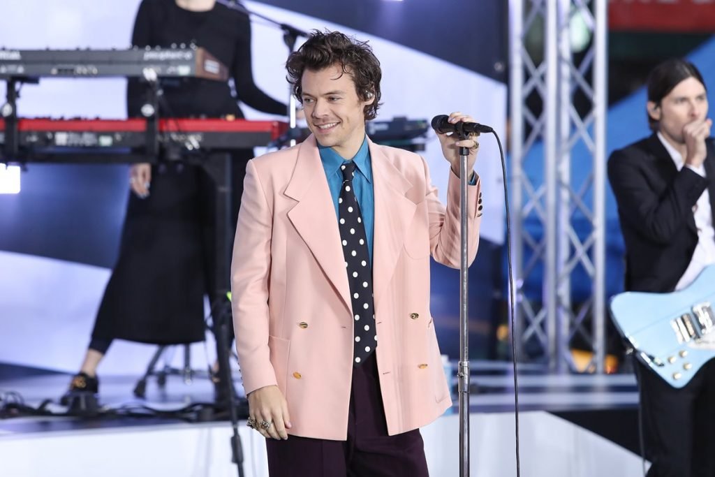 Harry Styles revela significado do sucesso 'Watermelon Sugar