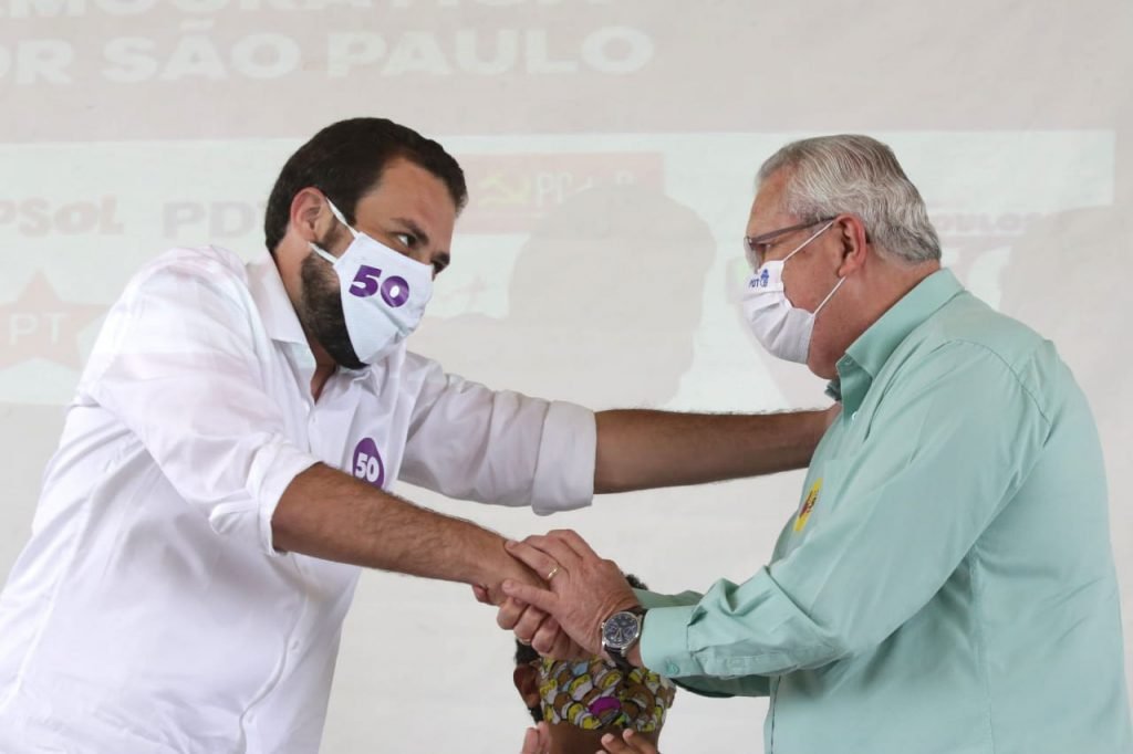 Guilherme Boulos (PSOL), candidato à prefeitura de São Paulo e Antônio Neto (PDT), durante coletiva de imprensa sobre as alianças partidárias