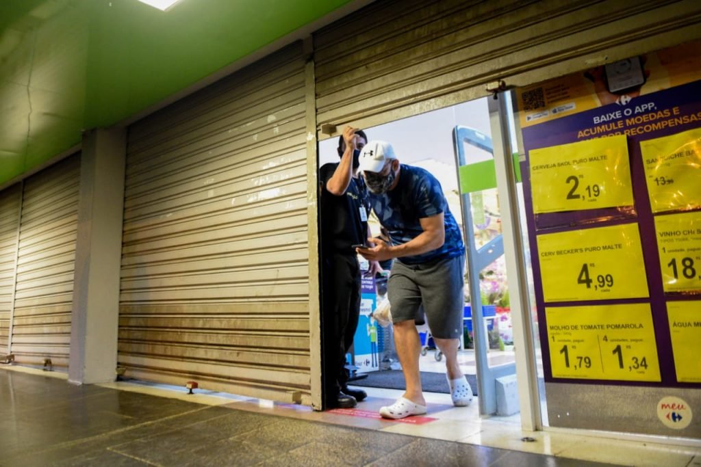Manifestação pela morte de João Alberto Freitas, um homem negro, em Carrefour de brasília 6