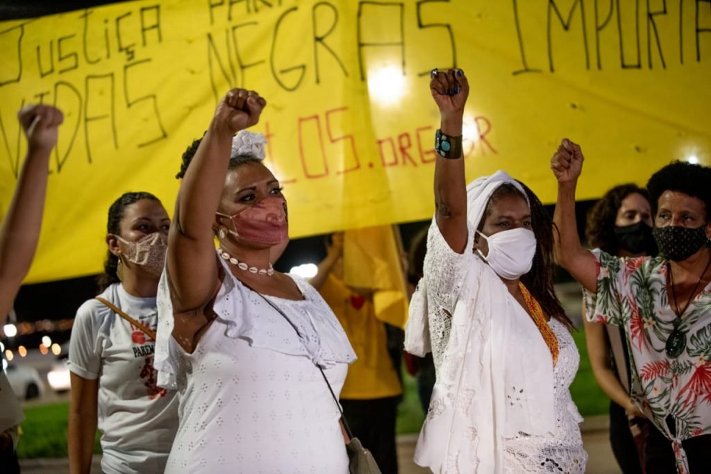 Manifestação pela morte de João Alberto Freitas, um homem negro, em Carrefour de brasília 13
