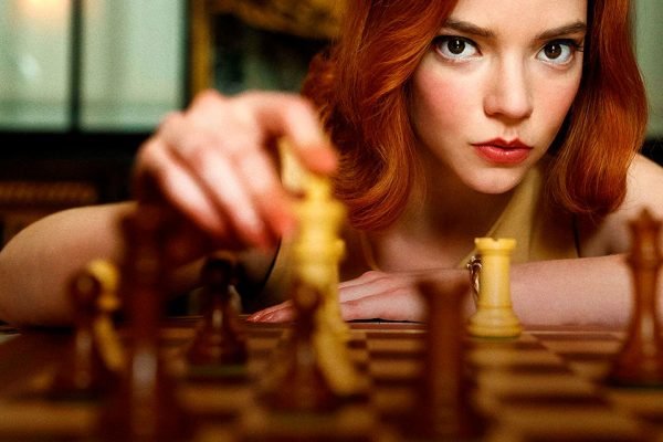Número 1 do xadrez 'enfrenta' estrela de 'O Gambito da Rainha' em montagem  - 23/11/2020 - UOL Esporte
