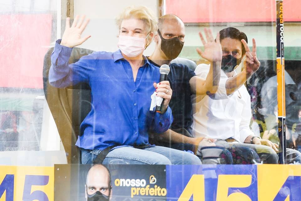 Marta faz campanha para Covas