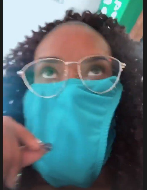 Kathy Maravilha precisou improvisar com a calcinha