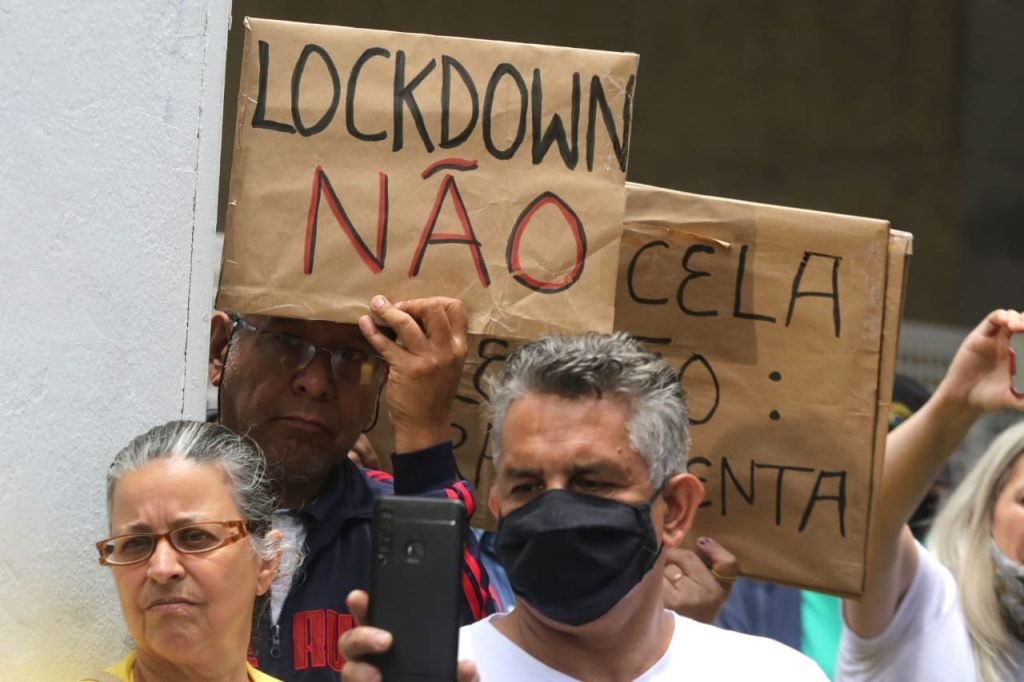 bolsonaristas ptotestam contra a vacina o governador João Doria e pelo voto impresso em sao paulo 6