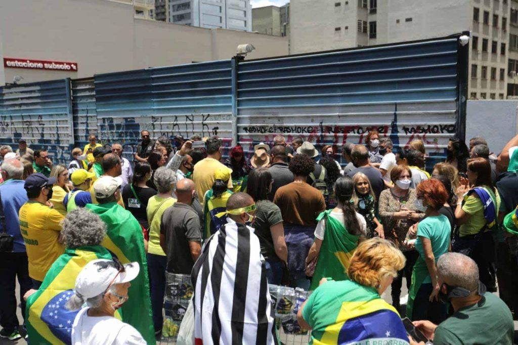 bolsonaristas ptotestam contra a vacina o governador João Doria e pelo voto impresso em sao paulo 6
