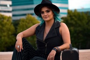 Larissa Vitorino, cantora de Brasília