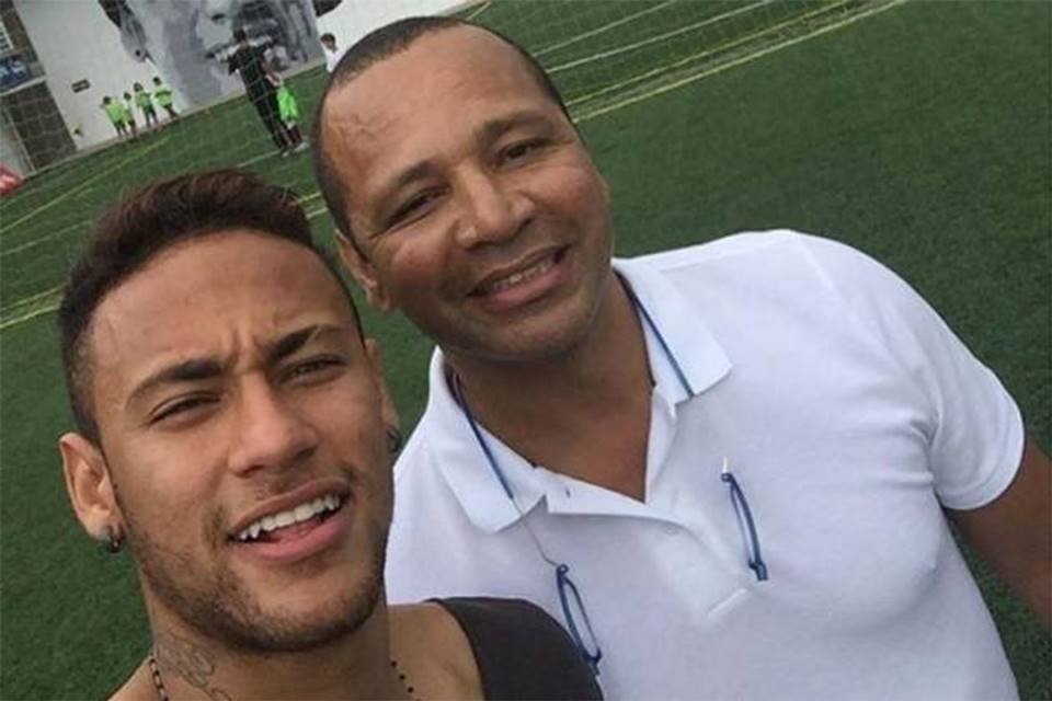 Foto colorida pai de Neymar e Neymar - Metrópoles