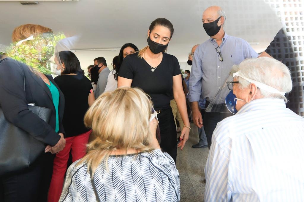 velório do político Jofran Frejat no cemitério Campo da Esperança